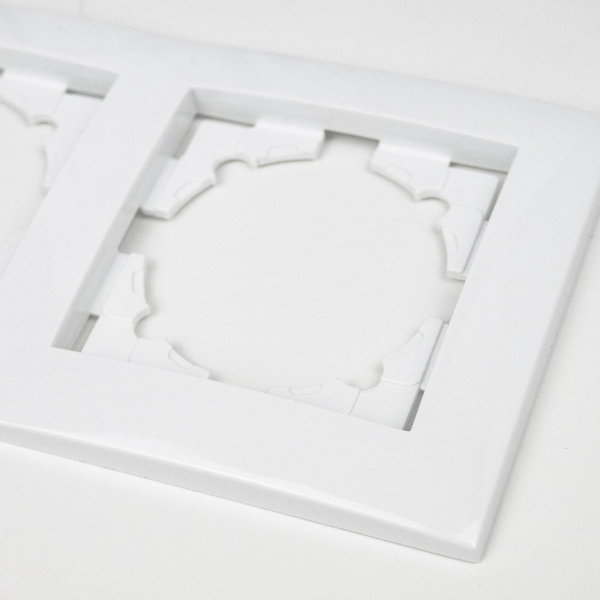 Entac Arnold Πλαίσιο Τοίχου Διακόπτη - Πρίζας 3 Θέσεων Οριζοντίως Λευκό (15.005.0277) - Image 4