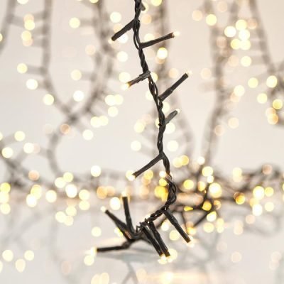 ΠΥΚΝΗ ΣΕΙΡΑ, 800 LED 3mm, 31V ΜΕΤΑΣΧΗΜΑΤΙΣΤΗ, 4 ΕΠΕΚΤΑΣΕΙΣ ΕΩΣ 2 ΣΕΤ, ΠΡΑΣΙΝΟ PVC ΚΑΛΩΔΙΟ, ΘΕΡΜΟ ΛΕΥΚΟ LED ANA 2cm, ΠΡΟΕΚΤΑΣΗ ΠΑΡΟΧΗΣ 3m, ΙΡ44 (600-11303)