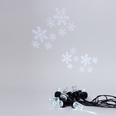 ΓΙΡΛΑΝΤΑ ΠΡΟΤΖΕΚΤΟΡΑΣ, 8 LED, ΧΙΟΝΟΝΙΦΑΔΑ, 4.5V ΜΕΤΑΣΧΗΜΑΤΙΣΤΗ, ΣΤΑΘΕΡΟ, ΜΑΥΡΟ PVC ΚΑΛΩΔΙΟ, ΛΕΥΚΟ LED ΑΝΑ 50cm, ΠΡΟΕΚΤΑΣΗ ΠΑΡΟΧΗΣ 5m, IP44 (600-03601)