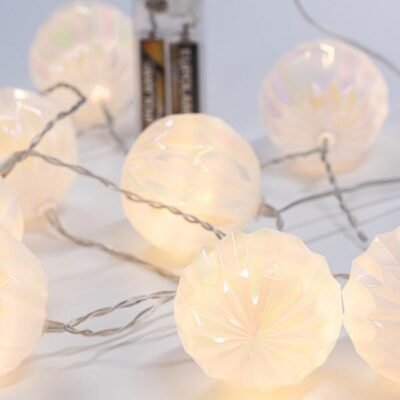 ΣΕΙΡΑ, 10 LED 5mm, ΛΕΥΚΕΣ ΑΝΑΓΛΥΦΕΣ ΜΠΑΛΕΣ, ΜΠΑΤΑΡΙΑΣ 2xAA, ΔΙΑΦΑΝΟ PVC ΚΑΛΩΔΙΟ, ΘΕΡΜΟ ΛΕΥΚΟ LED ΑΝΑ 15cm, ΠΡΟΕΚΤΑΣΗ ΠΑΡΟΧΗΣ 30cm, IP20 (600-11477)